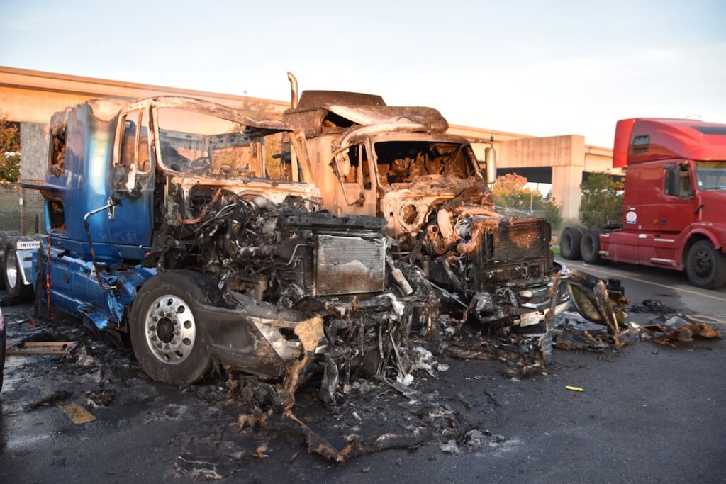 Don't Get Folded: Hire a Jackknife Semi Accident Lawyer in Santa Ana 1 jackknife semi accident lawyer
